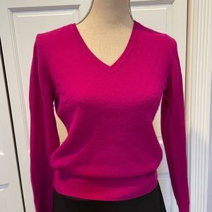 Pink Cashmere v neck sweater -xs raspberry pink